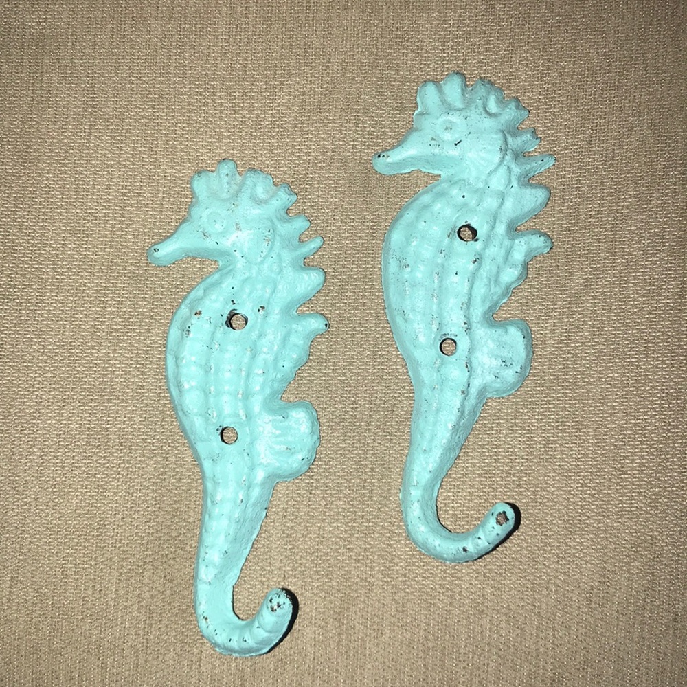 Set of 2 shabby chic seahorse towel hooks.